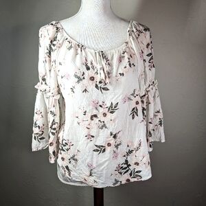 Status by Chenault Bohemian Top with Floral Pattern Size M Ruffle on Sleeves